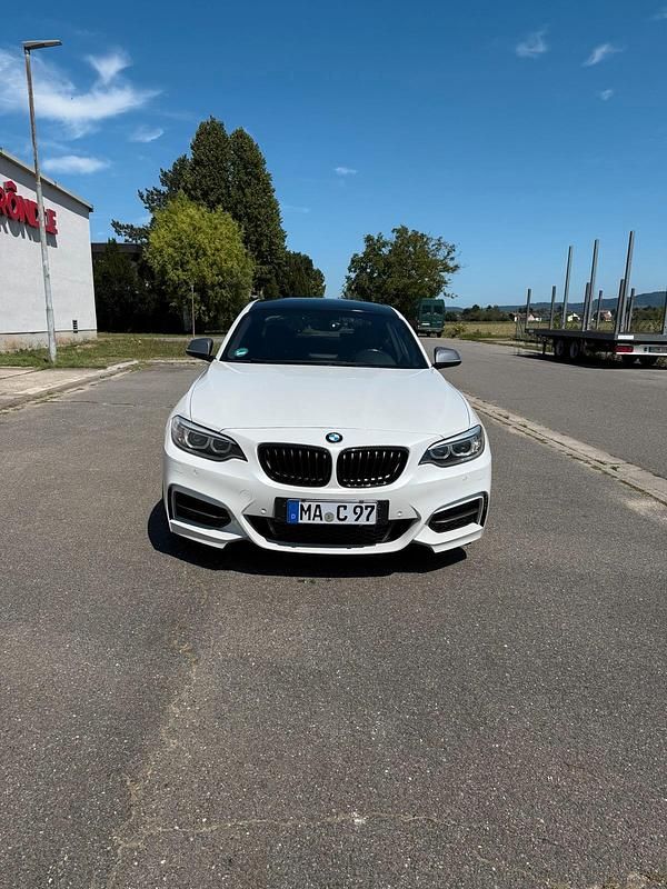 Weiß Gebraucht 2016 BMW M240 M Sport Coupé | 29.800 € (Guter Preis) - Bild 1/4