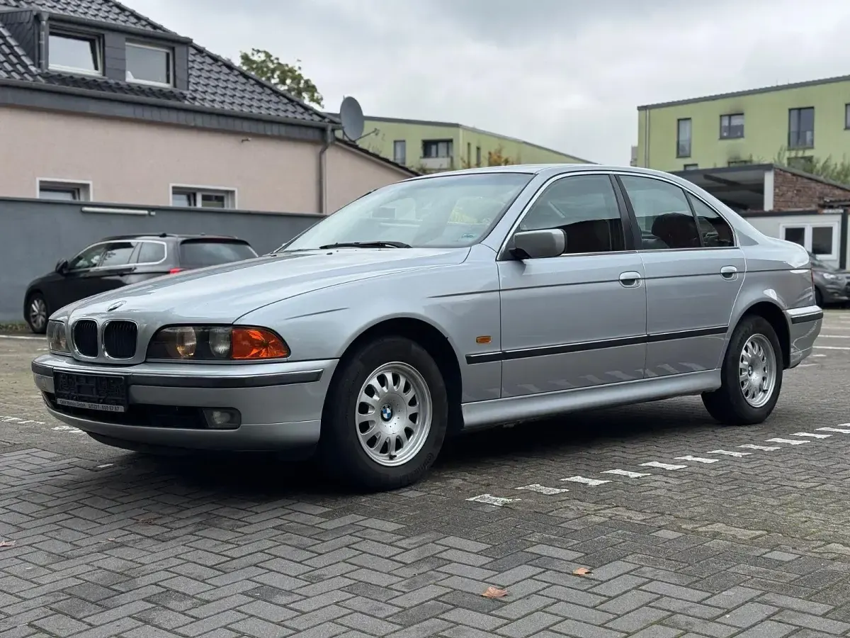 Gebraucht BMW 528 Sport Line 193 PS (141 kW) 1998 Silber Limousine