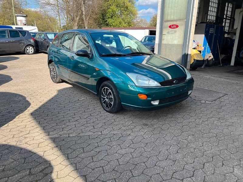 Gebraucht Ford Focus Ghia 116 PS (85 kW) 1999 Grün Limousine
