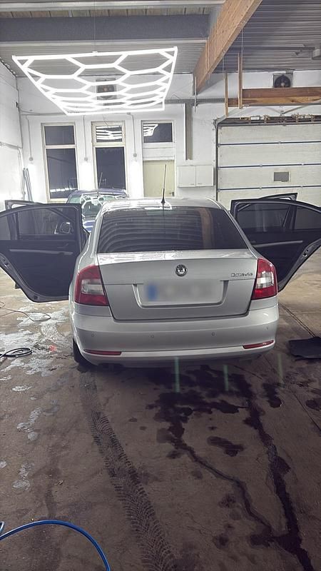 Silber Gebraucht 2009 Skoda Octavia Limousine | 5.000 € (Guter Preis) - Bild 1/4