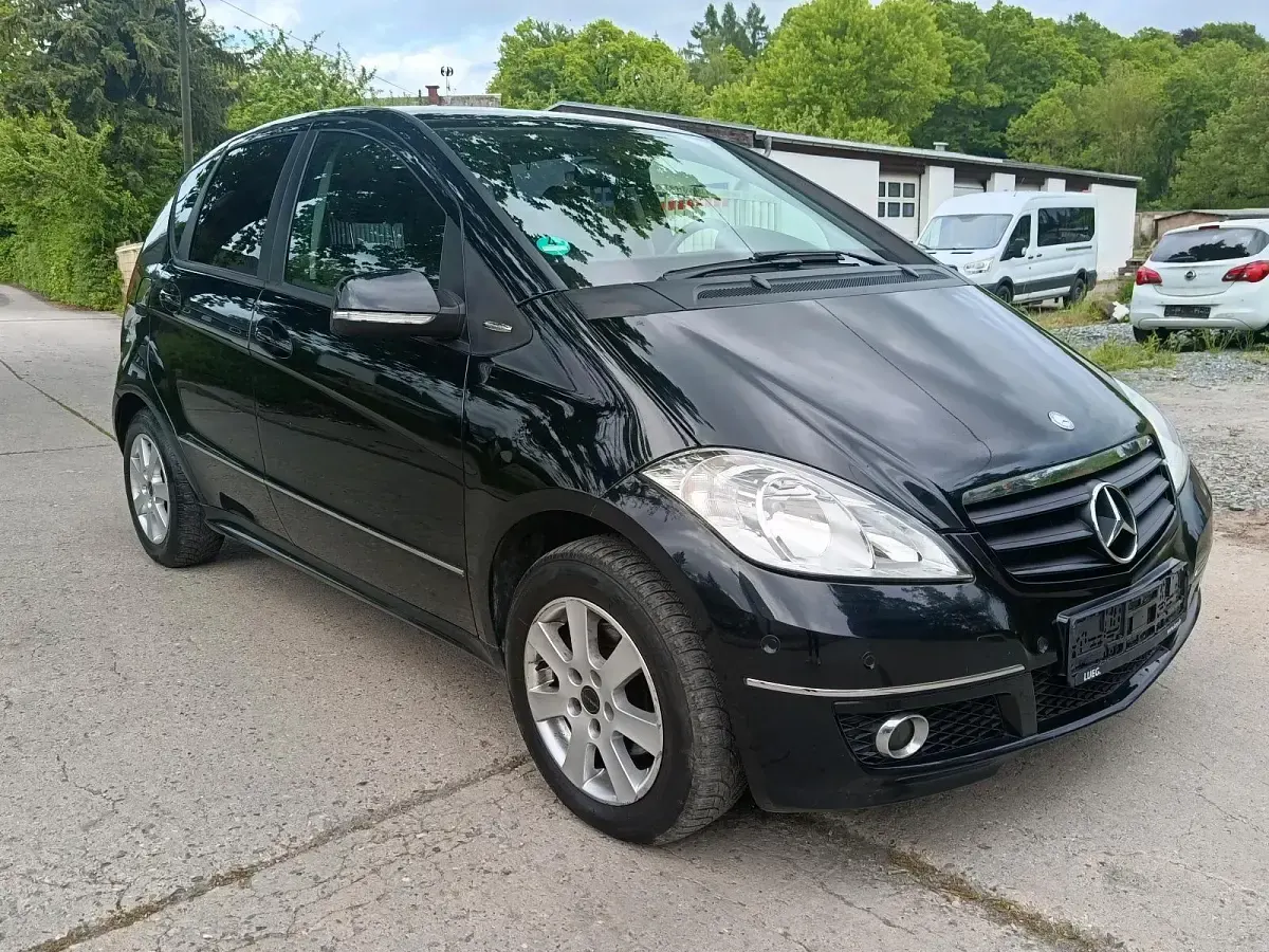 Gebraucht Mercedes A180 109 PS (80 kW) 2012 Schwarz Kleinwagen