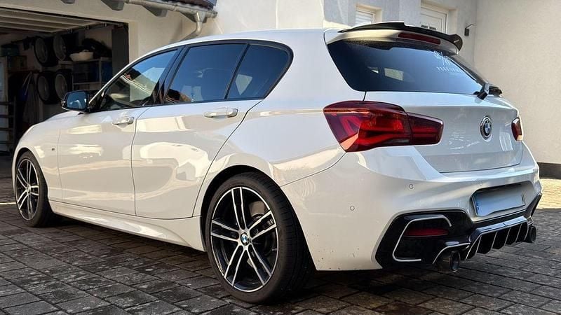 Weiß Gebraucht 2019 BMW M140 M Sport Limousine | 32.099 € (Guter Preis) - Bild 1/4