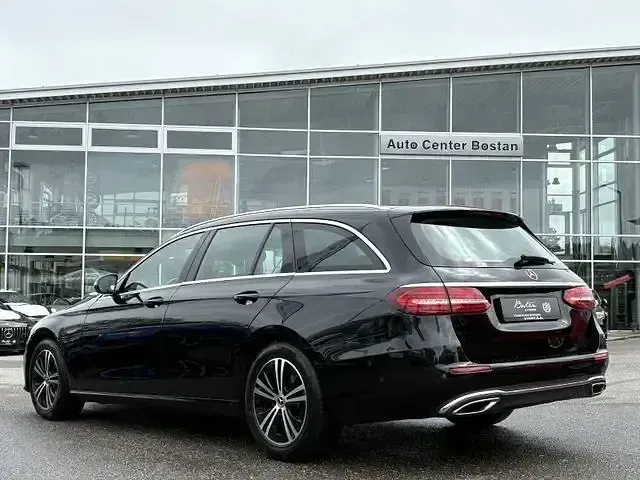 Usado Mercedes E200 160 CV (117 kW) 2023 Negro Familiar