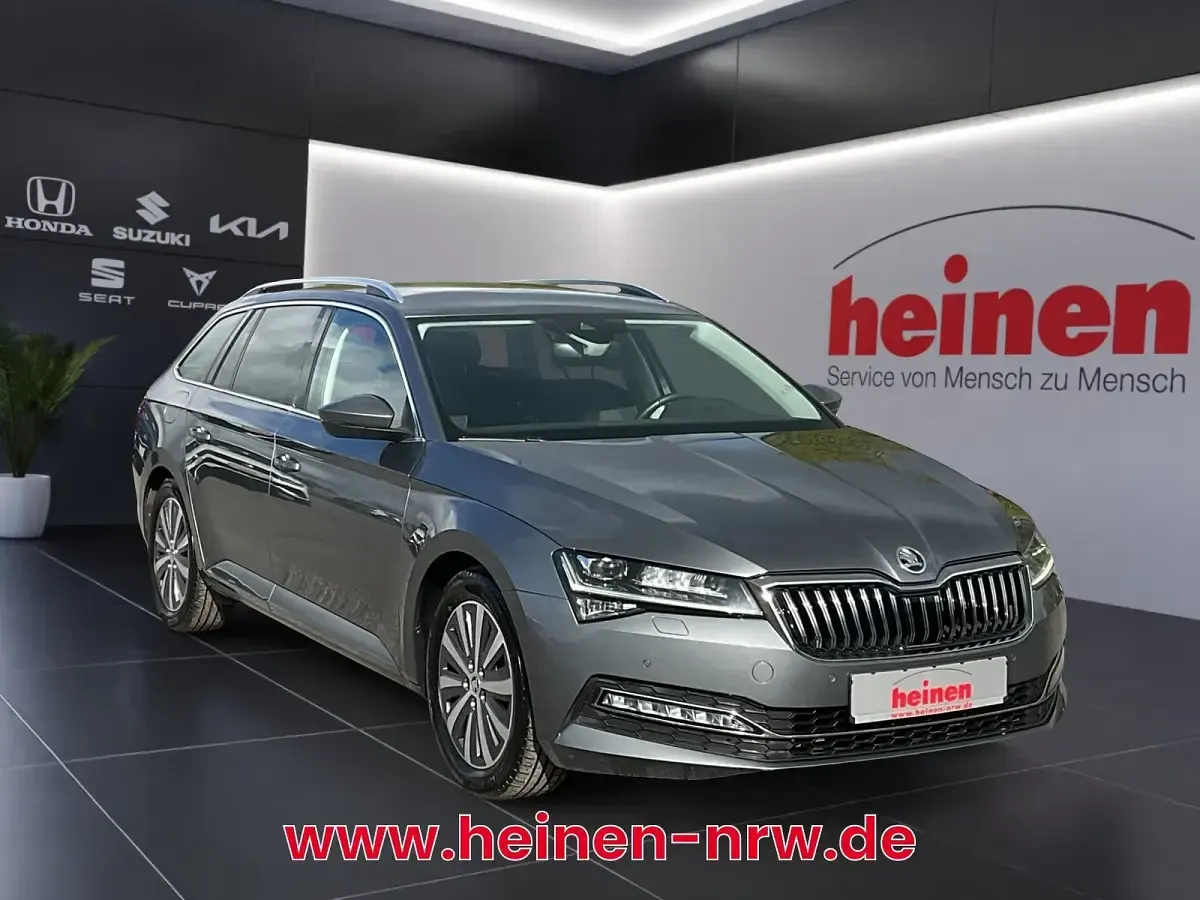 Gebraucht Skoda Superb Style 200 PS (147 kW) 2023 Grau Kombi