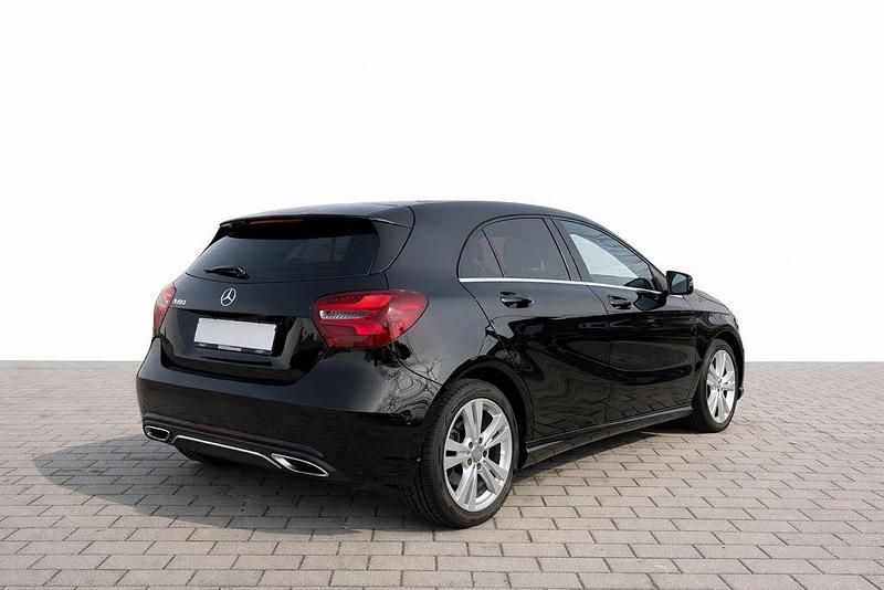 Gebraucht Mercedes A180 122 PS (89 kW) 2016 Schwarz Limousine