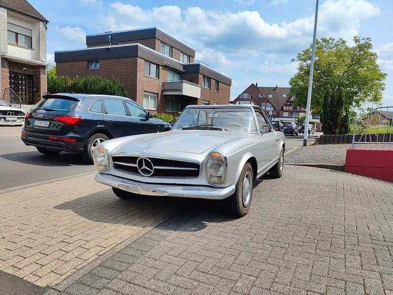 Silber Gebraucht 1967 Mercedes 250 Cabrio | 39.000 € - Bild 1/4