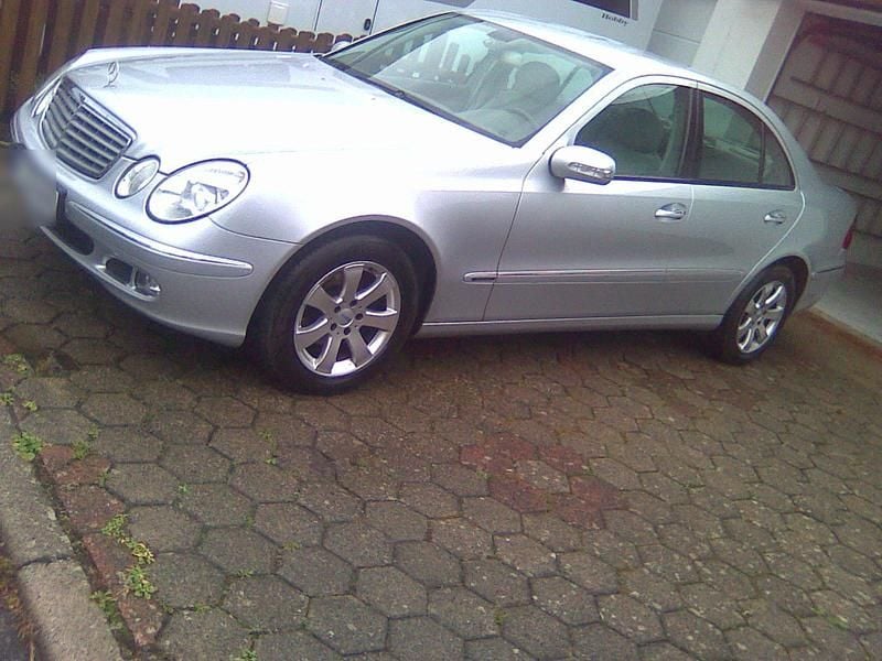 Gebraucht Mercedes E320 224 PS (164 kW) 2006 Silber Limousine