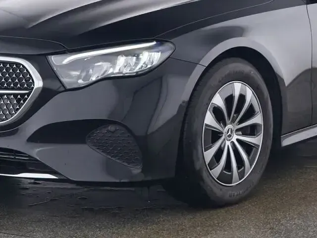 Gebraucht Mercedes E220 Avantgarde 197 PS (144 kW) 2025 Lack obsidianschwarz Kombi
