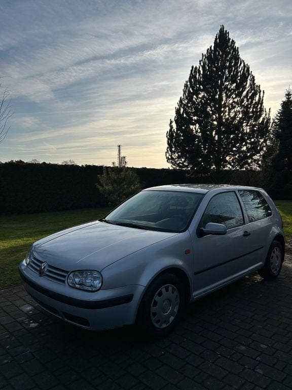 Silber Gebraucht 1998 VW Golf Basis Limousine | 580 € (Superpreis) - Bild 1/4