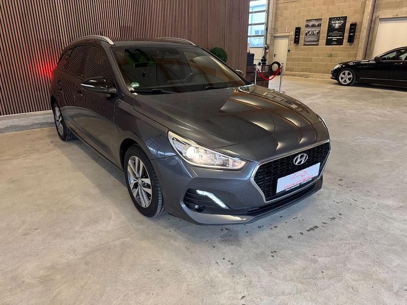 Gebraucht Hyundai i30 120 PS (88 kW) 2018 Grau Limousine