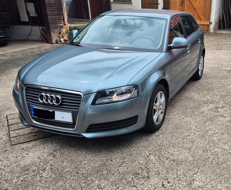 Grau Gebraucht 2009 Audi A3 Sportback Ambiente Limousine | 7.150 € (Guter Preis) - Bild 1/4