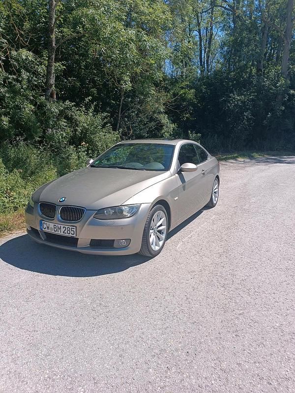 Beige Gebraucht 2009 BMW 330 Coupé | 10.250 € (Superpreis) - Bild 1/4