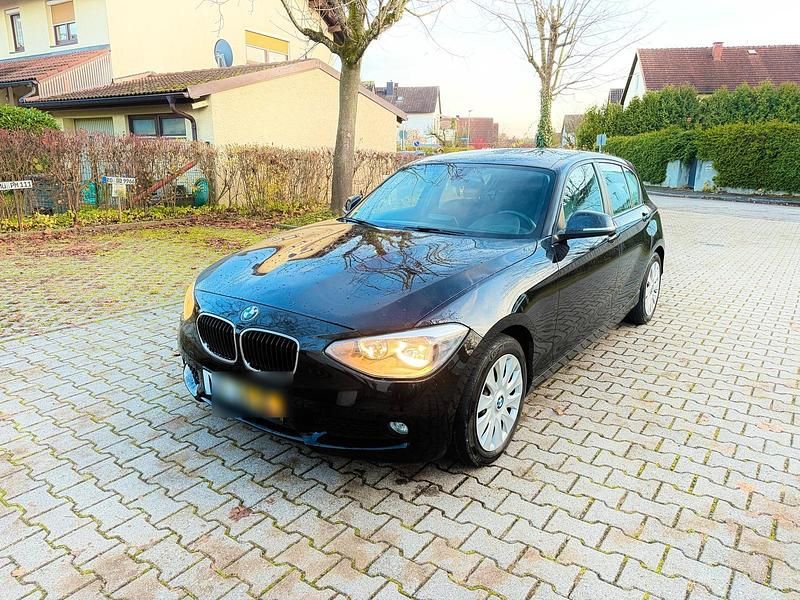 Schwarz Gebraucht 2013 BMW 116 Sport Line Kleinwagen | 4.700 € (Superpreis) - Bild 1/4