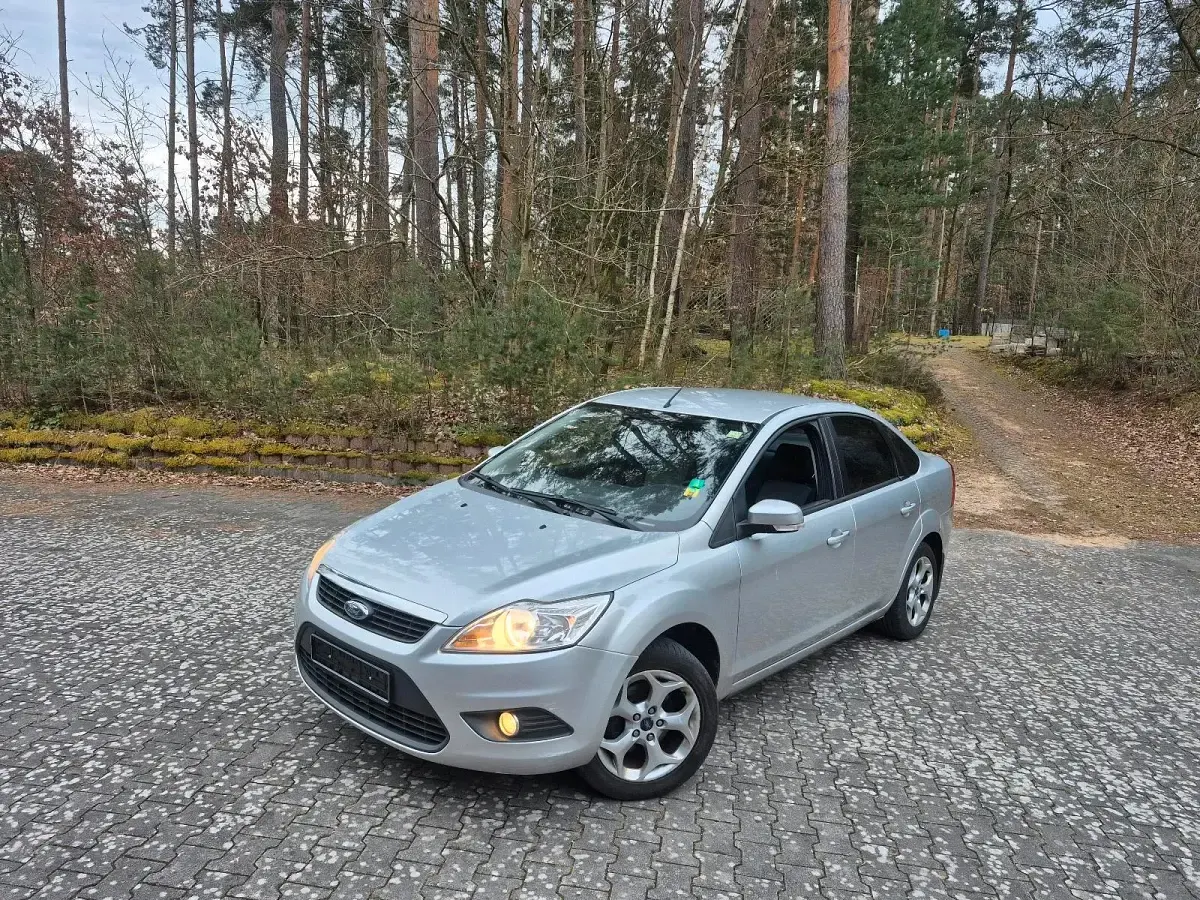 Używany Ford Focus 105 KM (77 kW) 2011 Srebrny Sedan/Limuzyna
