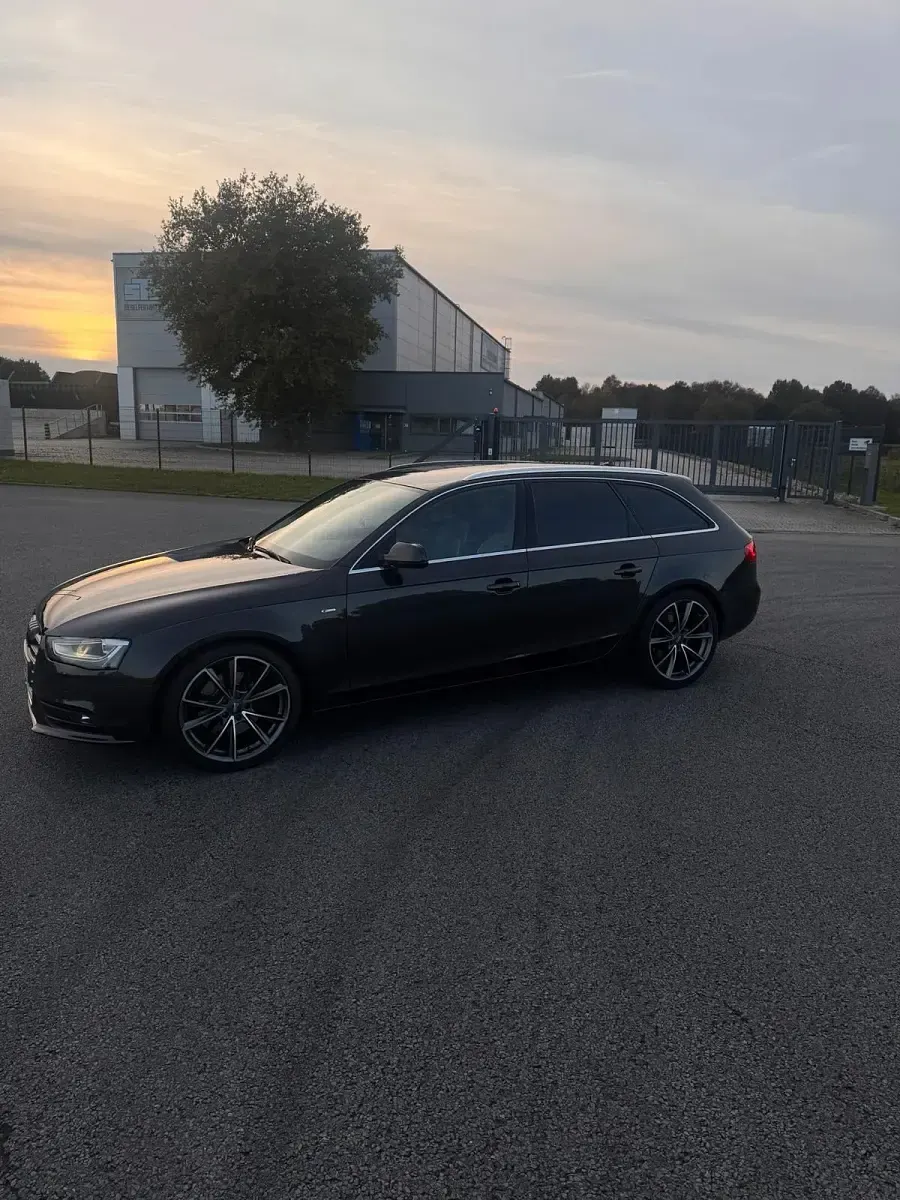 Gebraucht Audi A4 S-Line 204 PS (150 kW) 2012 Schwarz Kombi