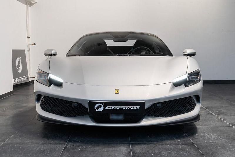 Gebraucht Ferrari 296 829 PS (609 kW) 2024 Silber Cabrio