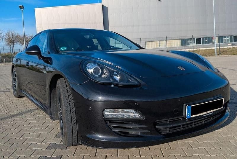 Gebraucht Porsche Panamera 250 PS (183 kW) 2012 Schwarz Kleinwagen