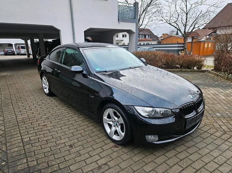 Gebraucht BMW 320 170 PS (125 kW) 2009 Schwarz Coupé