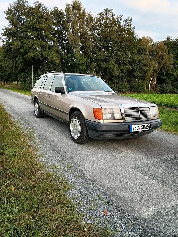 Grau Gebraucht 1986 Mercedes E300 Kombi | 10.500 € - Bild 1/4