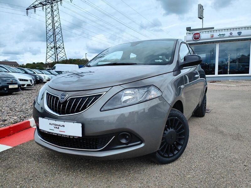 Grau Gebraucht 2023 Lancia Ypsilon Silver Kleinwagen | 16.490 € - Bild 1/4
