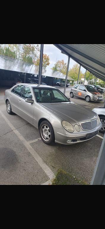 Grau Gebraucht 2003 Mercedes 200 Limousine | 3.490 € (Fairer Preis) - Bild 1/4