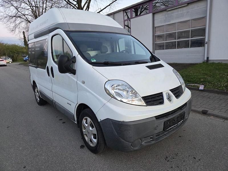 Second-hand Renault Trafic 114 CP (83 kW) 2013 Alb Monovolum