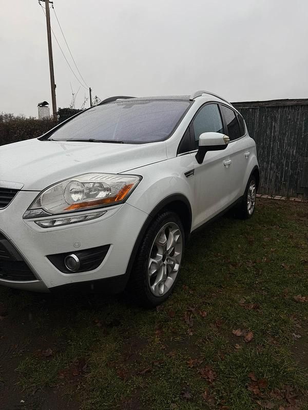 Gebraucht Ford Kuga 163 PS (119 kW) 2010 Weiß SUV