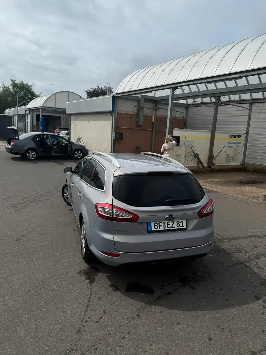 Gebraucht Ford Mondeo 140 PS (102 kW) 2012 Grau Kombi