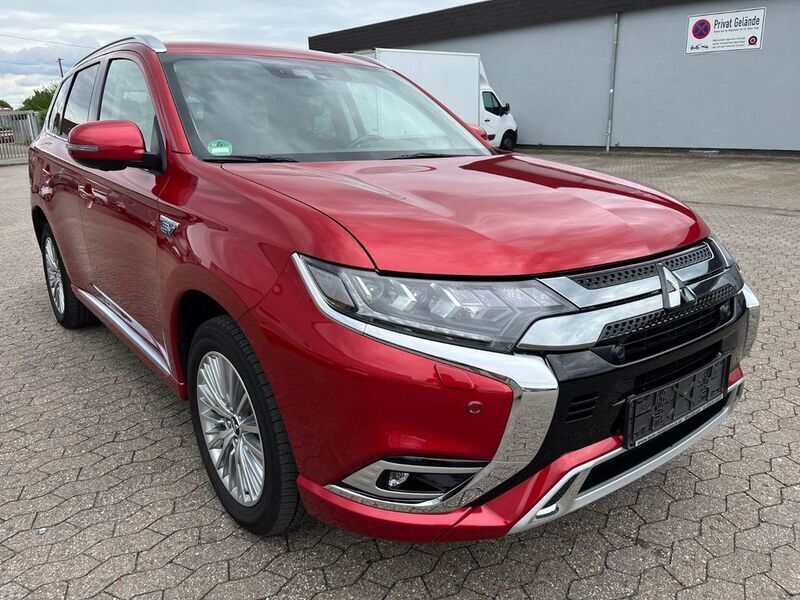 Rot Gebraucht 2019 Mitsubishi Outlander P-HEV Plus SUV | 19.950 € (Guter Preis) - Bild 1/4