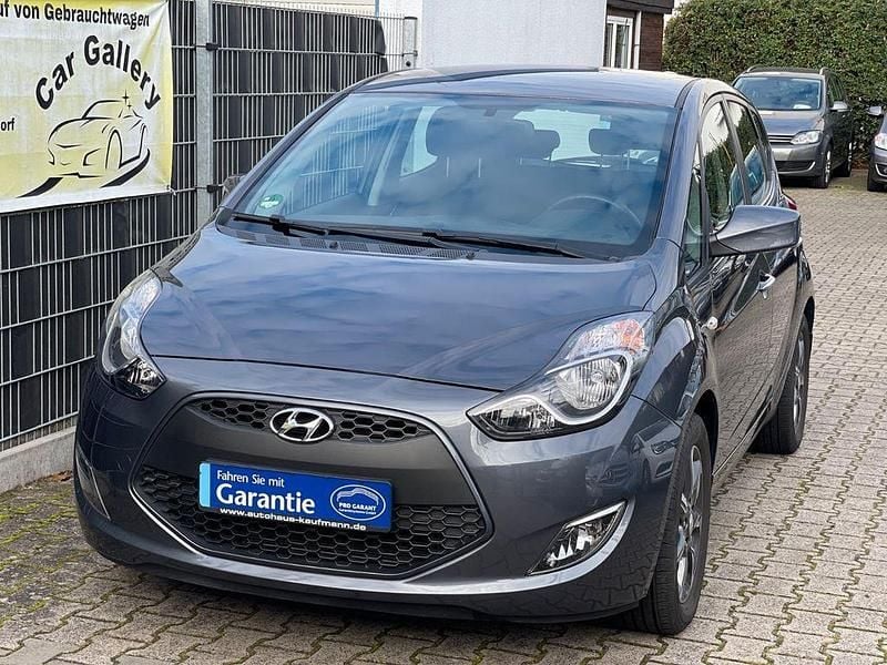 Grau Gebraucht 2018 Hyundai ix20 Space Van / Kleinbus | 14.490 € (Fairer Preis) - Bild 1/4