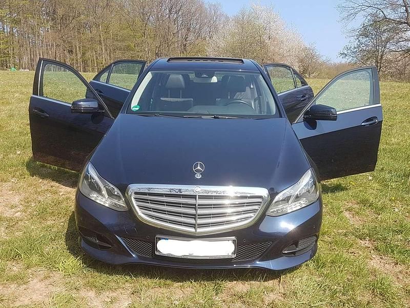 Blau Gebraucht 2013 Mercedes 300 AMG Limousine | 20.200 € (Fairer Preis) - Bild 1/4