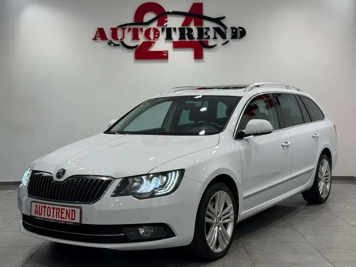 Gebraucht Skoda Superb Elegance 170 PS (125 kW) 2015 Bila moon/moon white Kombi