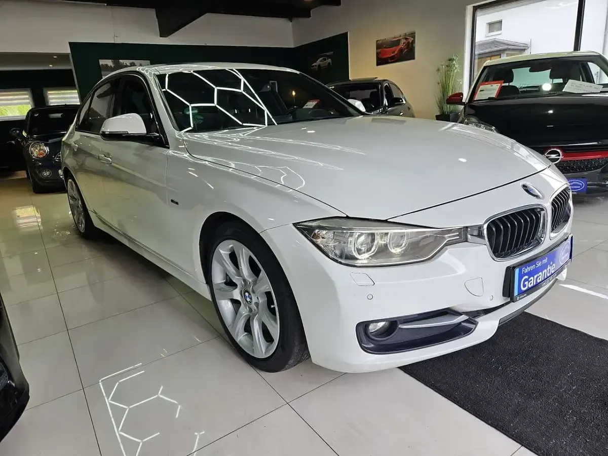 Gebraucht BMW 320 184 PS (135 kW) 2012 Alpinweiss iii Limousine
