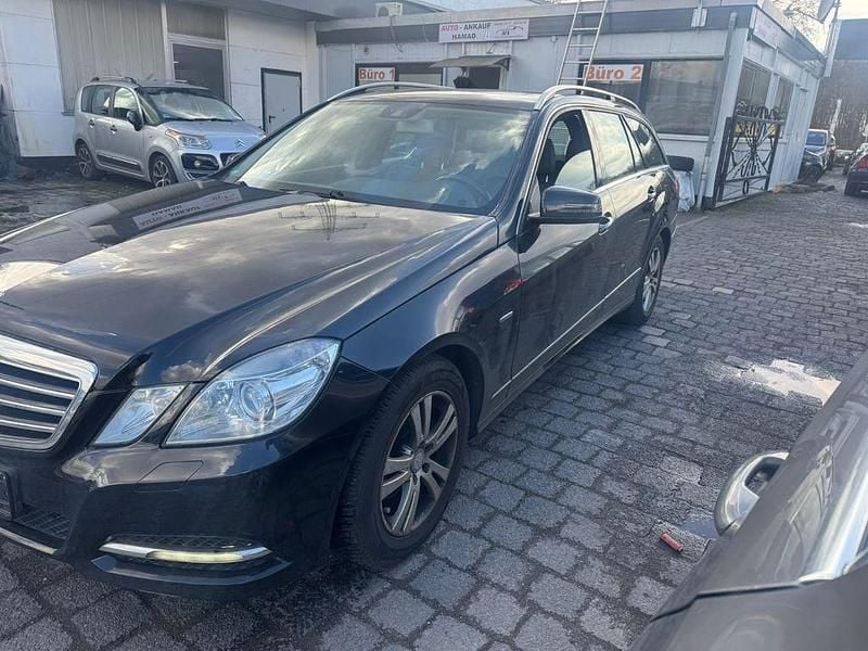 Gebraucht Mercedes E200 Avantgarde 184 PS (135 kW) 2011 Schwarz Limousine