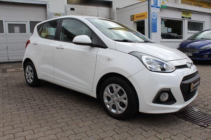 Gebraucht Hyundai i10 67 PS (49 kW) 2014 Weiß Kleinwagen