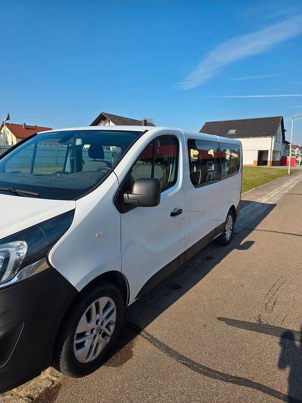 Gebraucht Opel Vivaro 121 PS (88 kW) 2018 Weiß Van / Kleinbus