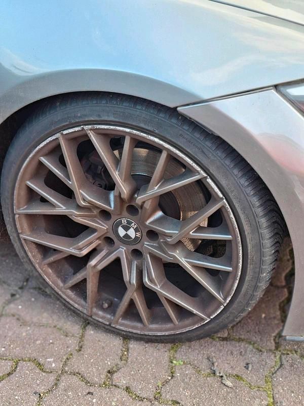 Gebraucht BMW 325 218 PS (160 kW) 2009 Grau Limousine