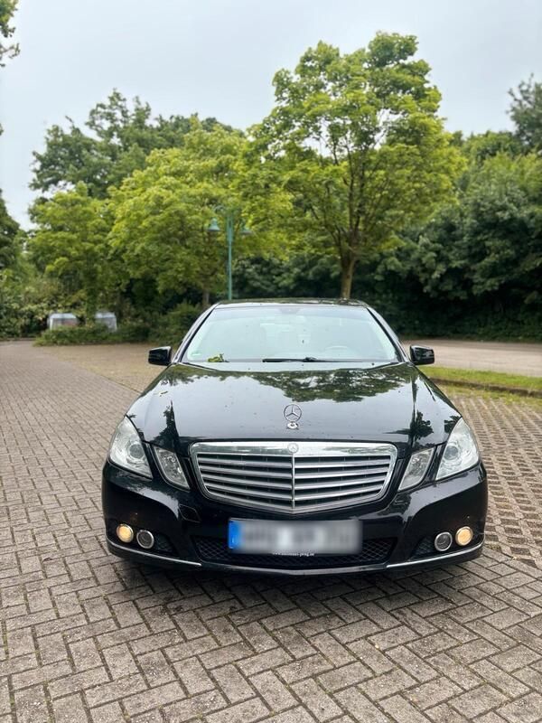 Schwarz Gebraucht 2009 Mercedes E350 Limousine | 6.350 € (Superpreis) - Bild 1/4