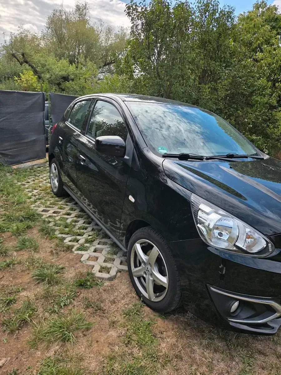 Gebraucht Mitsubishi Space Star 70 PS (51 kW) 2015 Schwarz Kleinwagen