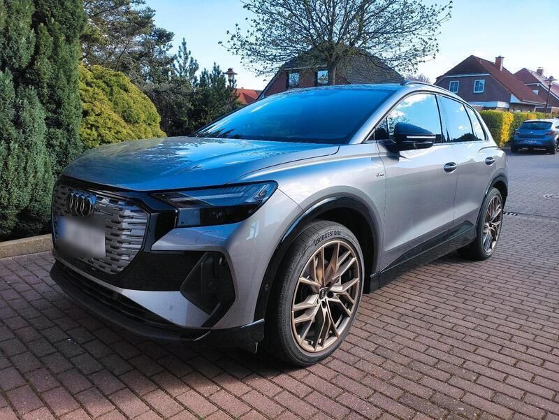 Grau Gebraucht 2023 Audi Q4 e-tron Edition .1 SUV | 43.900 € (Fairer Preis) - Bild 1/4