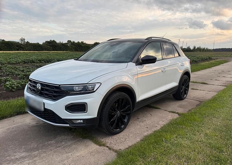 Weiß Gebraucht 2021 VW T-Roc Sportline SUV | 26.200 € (Fairer Preis) - Bild 1/4