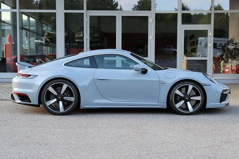 Gebraucht Porsche 992 Sport 551 PS (405 kW) 2023 Grau Coupé