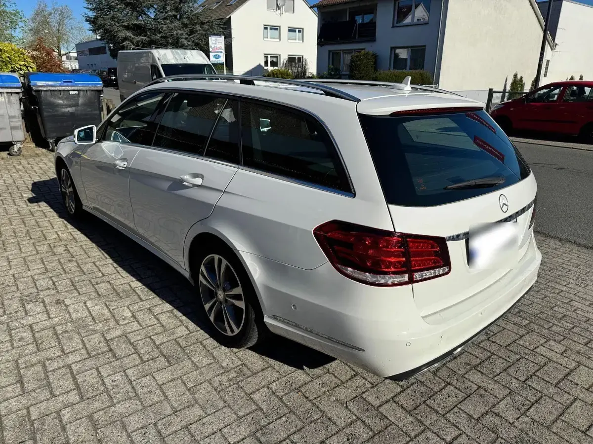 Gebraucht Mercedes E250 204 PS (150 kW) 2015 Weiß Limousine