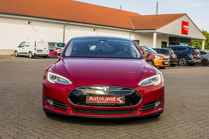 Second-hand Tesla Model S Performance 350 kW (476 CP) 2014 Roșu Hatchback