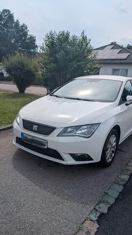 Weiß Gebraucht 2015 Seat Leon Style Limousine | 6.800 € (Guter Preis) - Bild 1/4