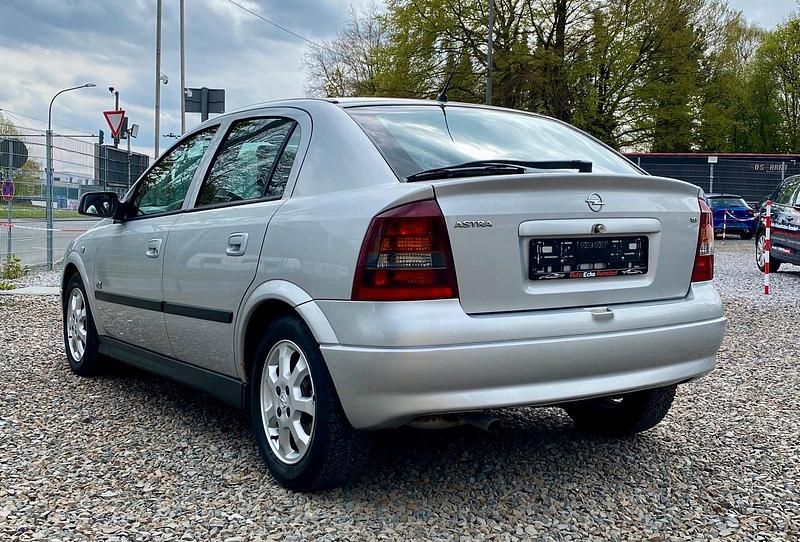 Usata Opel Astra 101 CV (74 kW) 2003 Argento Berlina