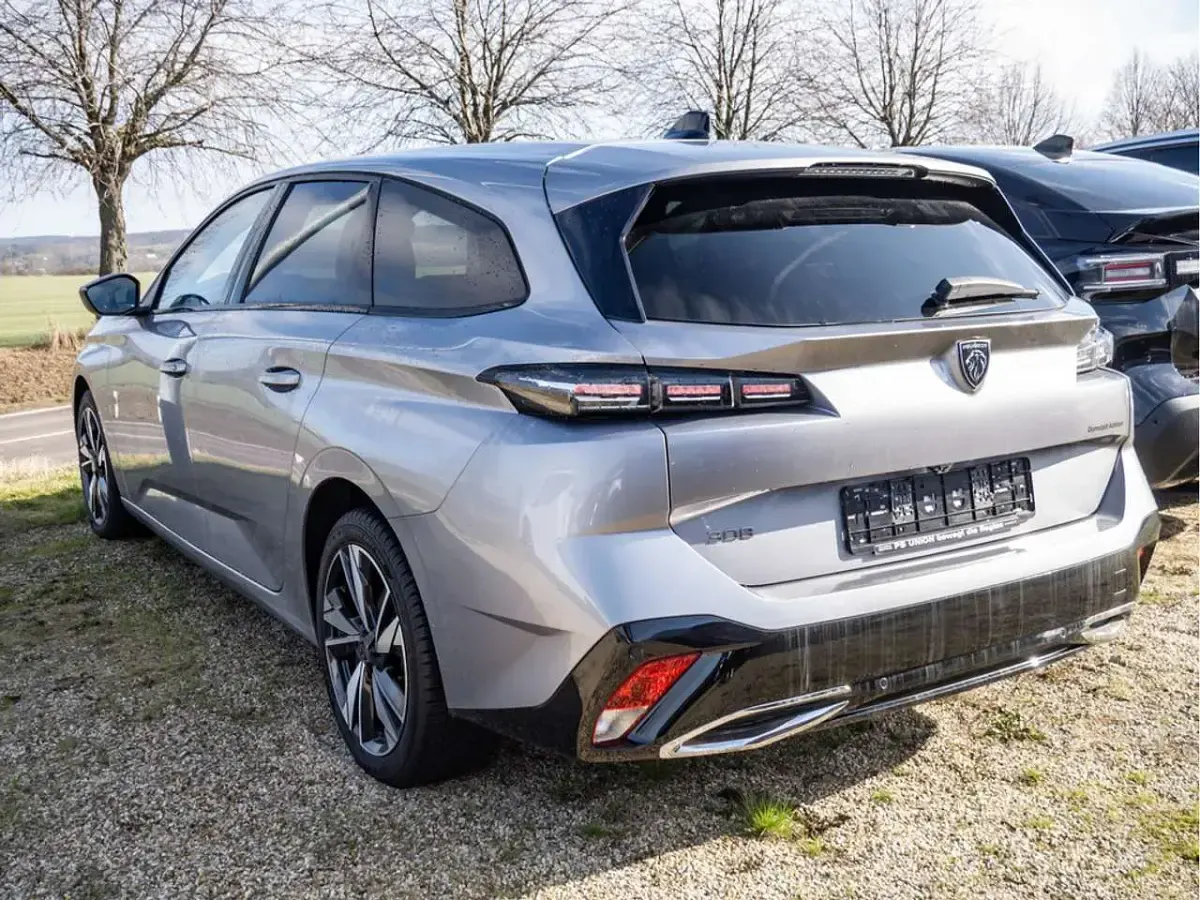 Gebraucht Peugeot 308 SW Allure 131 PS (96 kW) 2023 Grau Kombi