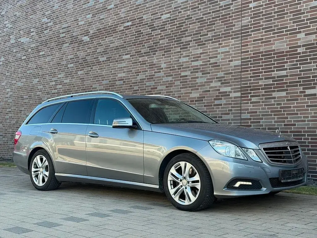 Gebraucht Mercedes E350 Avantgarde 260 PS (191 kW) 2010 Grau Limousine