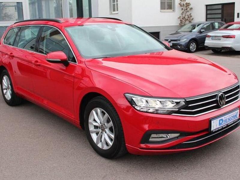 Gebraucht VW Passat Business 122 PS (89 kW) 2023 Rot Kombi
