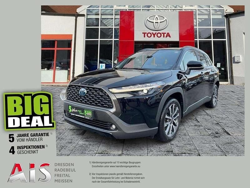 Tiefschwarz mica metallic Gebraucht 2022 Toyota Corolla Cross Basis SUV | 29.990 € (Guter Preis) - Bild 1/4